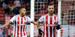 Ο Γκιλιέρμε με τον Γιουσέφ ελ Αραμπί στο βάθος