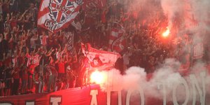 Οπαδοί του Ολυμπιακού στο Καραϊσκάκη