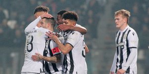 Παίκτες του ΠΑΟΚ πανηγυρίζουν