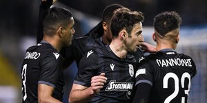 Οι παίκτες του ΠΑΟΚ πανηγυρίζουν το γκολ τους