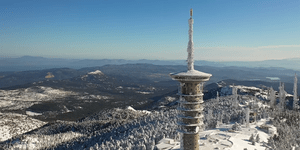 Εκπληκτική θέα: Η χιονισμένη Πάρνηθα από ψηλά μοιάζει με... Αλπεις [βίντεο]