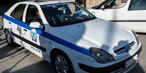 Περιπολικό της αστυνομίας στον δρόμο