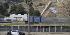 Περιπολικό στο Λος Άντζελες έξω από σχολείο