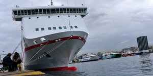 Πλοίο δεμένο σε λιμάνι