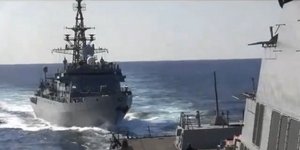 Το ρωσικό πολεμικό πλοίο πλησιάζει απειλητικά το αμερικανικό αντιτορπιλικό
