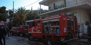 Πυροσβέστες φωτιά σπίτι στα Μελίσσια