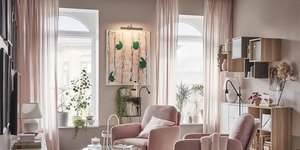 Σαλόνι διαμερίσματος με ροζ στοιχεία