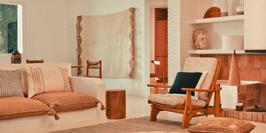 Διακόσμηση σαλονιού με ξύλινα έπιπλα