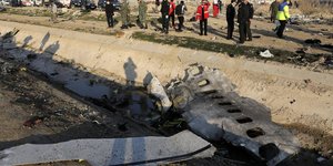 Τα σύντριμμα του ουκρανικού Boeing Που καταρρίφθηκε στο Ιράν