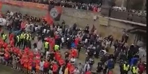 Στιγμιότυπο από την τελετή στον Αξιό ποταμό, στα Σκόπια