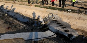 Συντρίμμια αεροσκάφους από συντριβή στο Ιράν