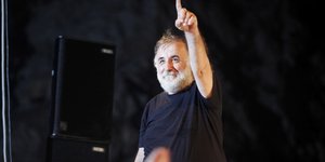 Θάνος Μικρούτσικος