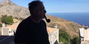 Θάνος Μικρούτσικος