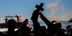 Η «μάχη» για τον Σταυρό τα Θεοφάνεια