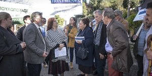 Σκηνή από το πρώτο επεισόδιο της σειράς «Το Καφέ της Χαράς»