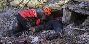  Τουρκία: Στους 38 οι νεκροί από τον σεισμό, η επιχείρηση διάσωσης οδεύει προς το τέλος της 