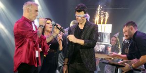 Εκπληξη τούρτα για τον Σάκη Ρουβά