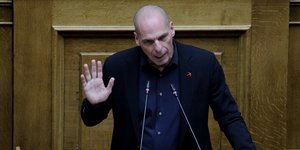 Ο Γιάνης Βαρουφάκης στη Βουλή