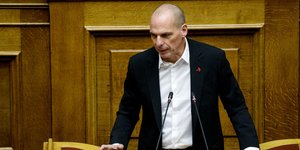 Ο Γιάνης Βαρουφάκης στη Βουλή