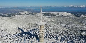 Εντυπωσιακή εικόνα από Drone της χιονισμένης Πάρνηθας