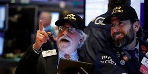 Χρηματιστές με καπέλα Dow Jones