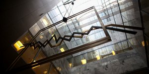 Εικόνα από το εσωτερικό του κτιρίου στο Χρηματιστήριο Αθηνών