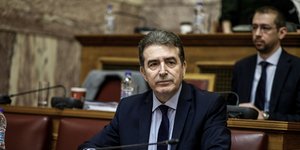 Ο Μιχάλης Χρυσοχοϊδης στη Βουλή