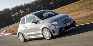 Στην Ελλάδα το Abarth 595 esseesse [εικόνες]