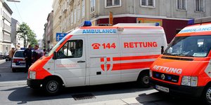 Ασθενοφόρο σε δρόμο πόλης της Αυστρίας