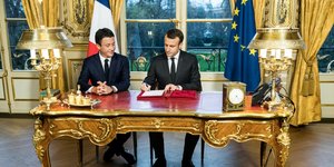 O πρώην κυβερνητικός εκπρόσωπος, Μπενζαμέν Γκριβό και ο πρόεδρος της Γαλλίας, Μακρόν