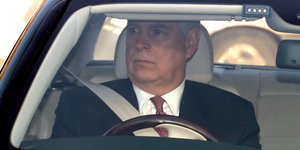 O πρίγκιπας Άντριου στο τιμόνι του αυτοκινήτου του