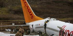 Το αεροπλάνο της Pegasus που κόπηκε στα τρία στο αεροδρόμιο της Κωνσταντινούπολης στην Τουρκία
