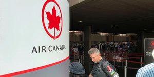 Πινακίδα του Air Canada