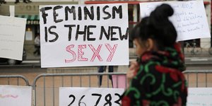 Ακτιβιστές του κινήματος MeToo στην πρώτη αντίδραση στην καταδίκη το Χάρβεϊ Γουάινστιν