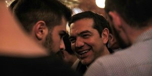 Ο Αλέξης Τσίπρας σε μπαρ των Ιωαννίνων
