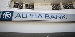 Πινακίδα της Alpha Bank