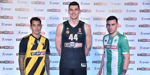 O Σέρχιο Αραούχο, ο Ντίνος Μήτογλου και ο Χρήστος Δώνης