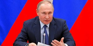 Ο Ρώσος πρόεδρος Βλαντιμίρ Πούτιν στην επιτροπή για την συνταγματική αναθεώρηση