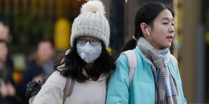 Κορωνοϊός γυναίκες με μάσκες προσώπου