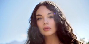 η κόρη της Μόνικα Μπελούτσι και του Βενσάν Κασέλ Ντέβα Κασέλ