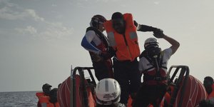 Οι διασωθέντες από το πλήρωμα του «Μεσόγειος SOS» ανοιχτά της Λιβύης