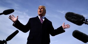 Ο Ντόναλντ Τραμπ κάνει δηλώσεις