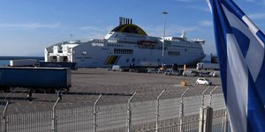 Εικόνα από το λιμάνι της Πάτρας το μεσημέρι της Δευτέρας 24 Φεβρουαρίου