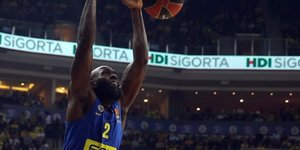 Euroleague: Με buzzer beater του Χάντερ η Μακάμπι έκοψε το σερί της Φενέρ 