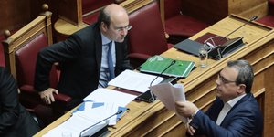 Κωστής Χατζηδάκης και Σωκράτης Φάμελλος στη Βουλή
