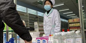 Κίνεζα με μασκα 