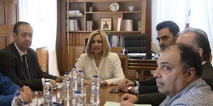 Η Φώφη Γεννηματά σε συνάντηση με εργαζόμενους στη Βιομηχανία Φωσφορικών Λιπασμάτων