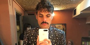 Ο Γιώργος Παπαγεωργίου βγάζει selfie