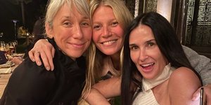 Η Γκουίνεθ Πάλτροου και η Ντέμι Μουρ στο πάρτι χωρίς μακιγιάζ της τελευταίας στο Λος Άντζελες