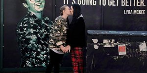 γυναικες φιλιουνται